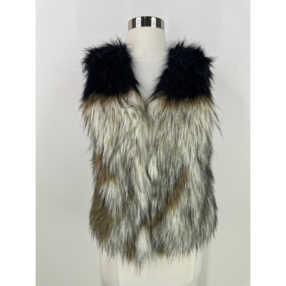 Tatula Faux Fur Vest - Picture 1 of 10